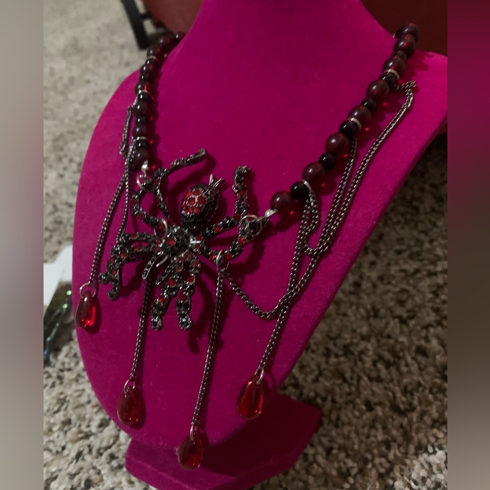 Spider necklace